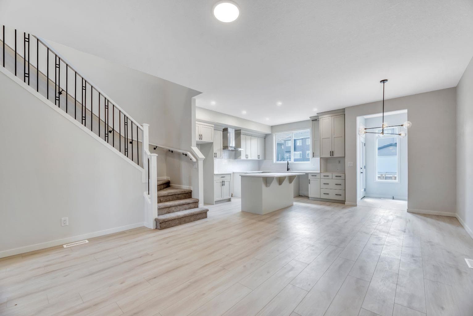292 Marmot Grove NW