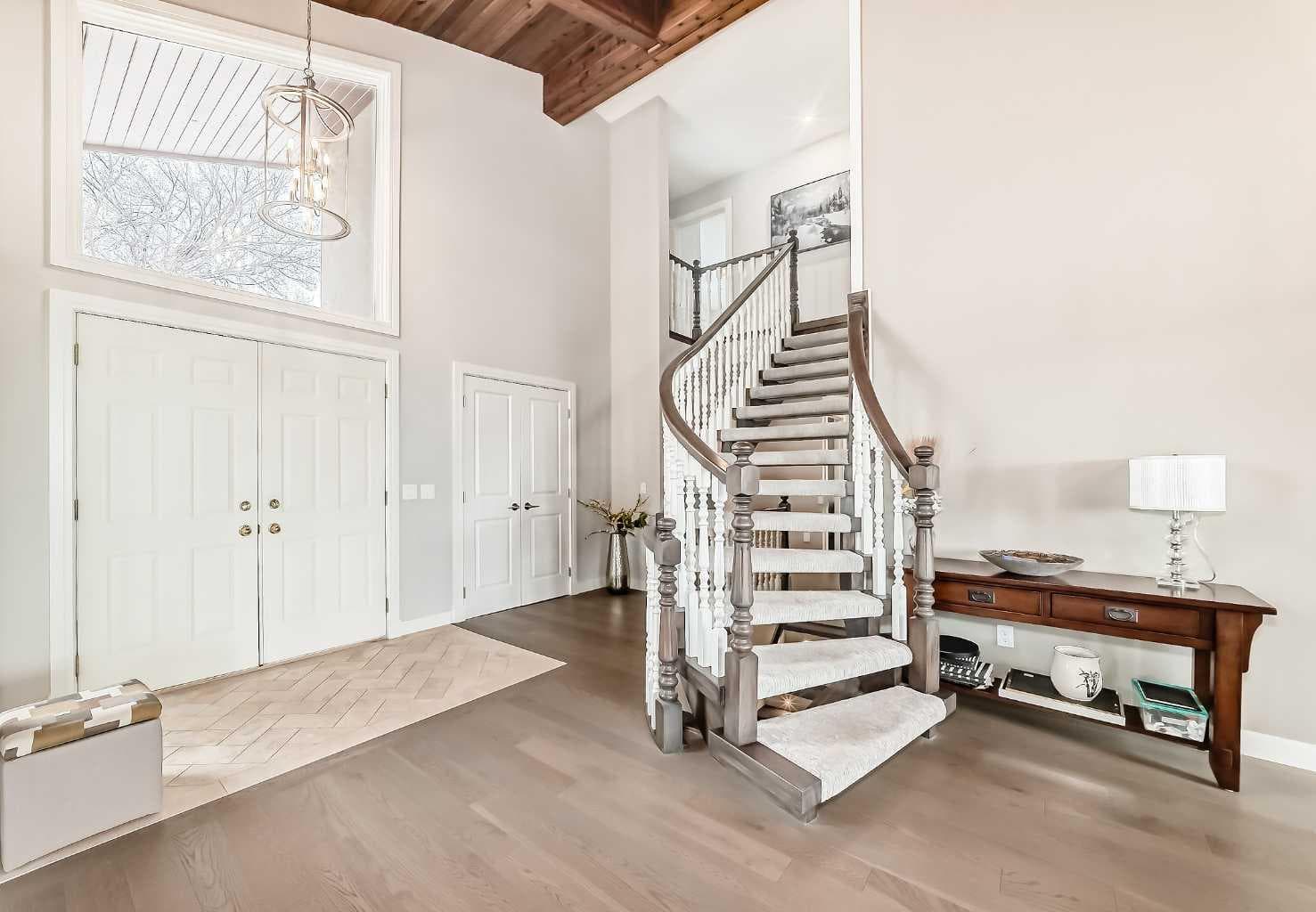 56 Patterson Crescent SW