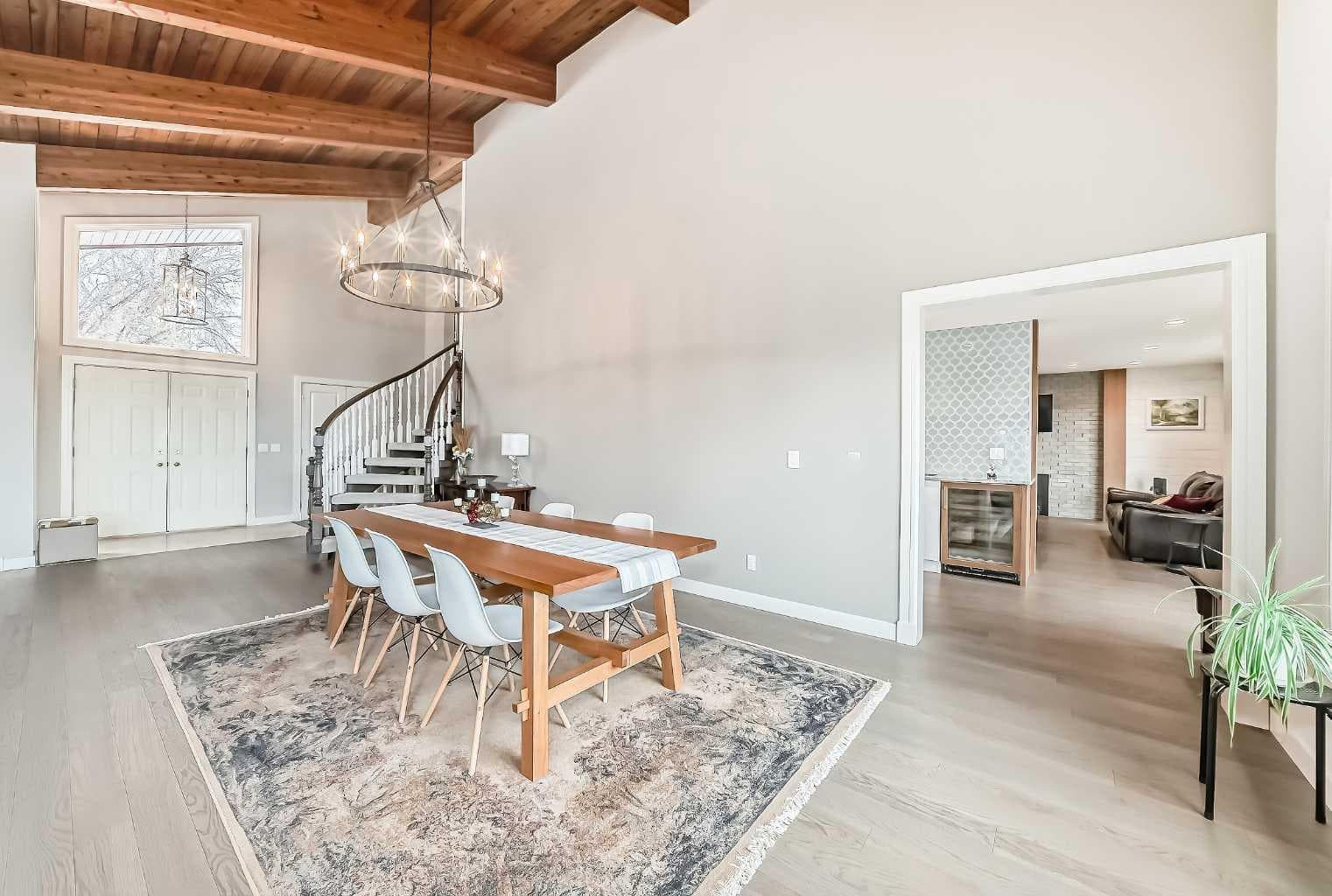 56 Patterson Crescent SW