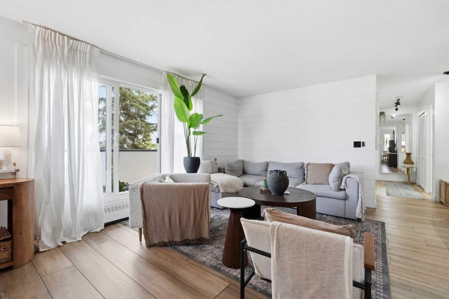 217, 335 Garry Crescent NE