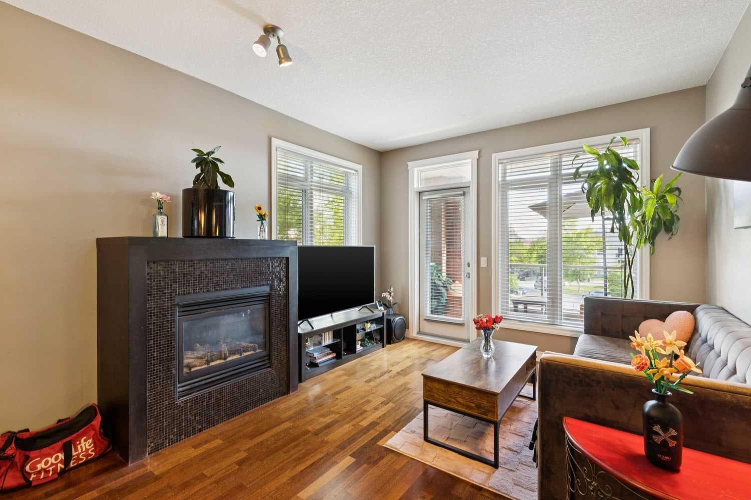 303, 10 Hemlock Crescent SW