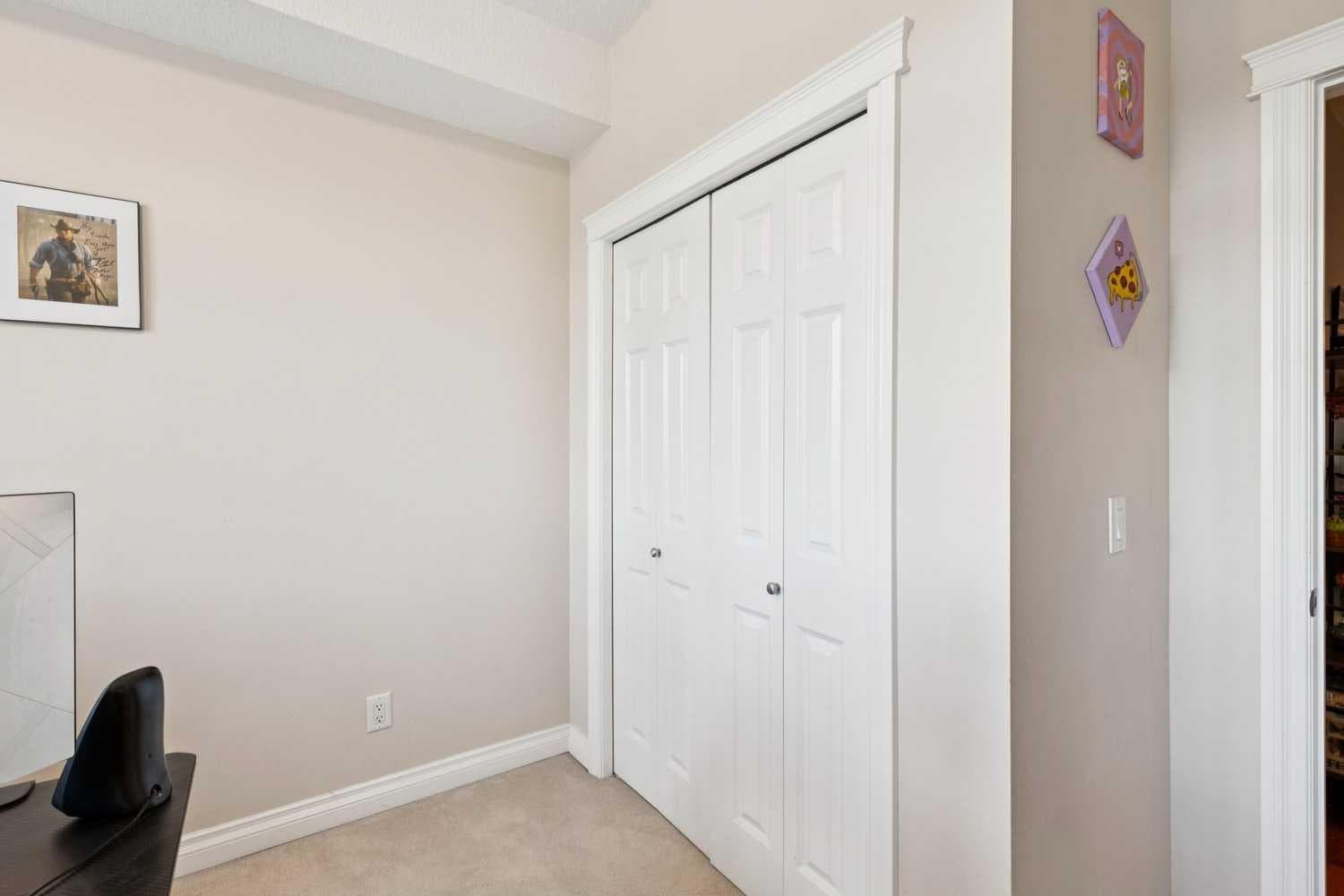 303, 10 Hemlock Crescent SW