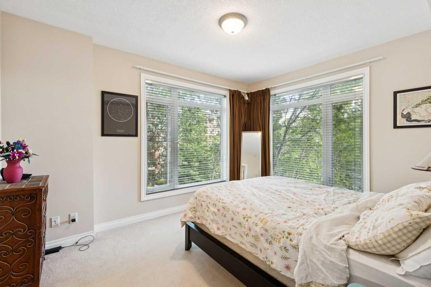 303, 10 Hemlock Crescent SW
