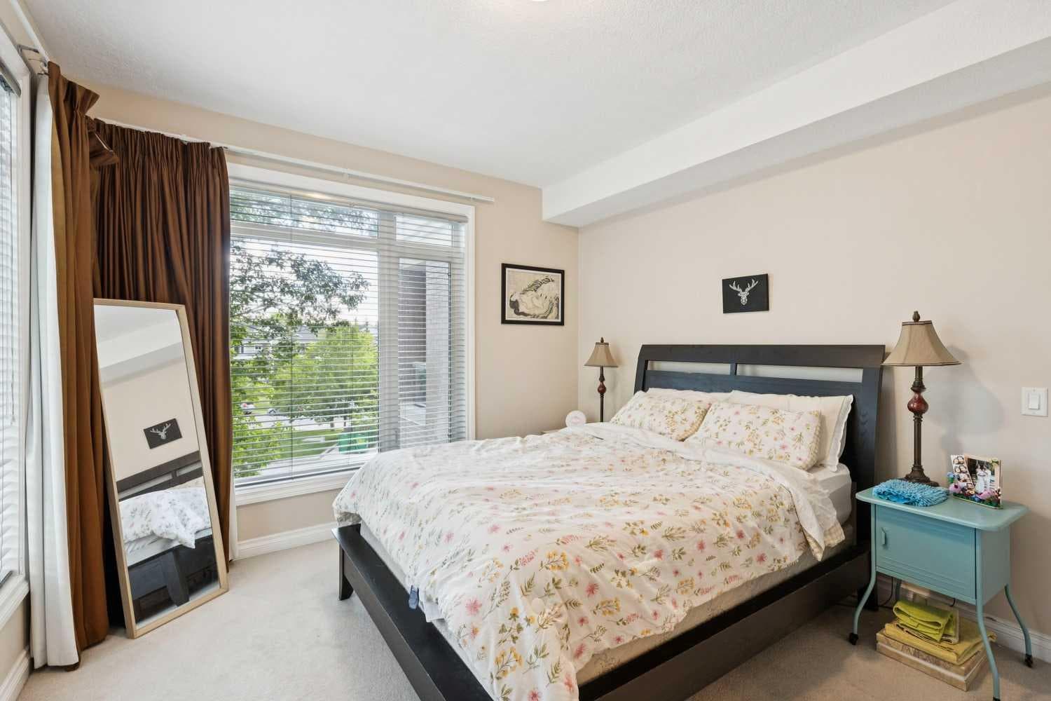 303, 10 Hemlock Crescent SW