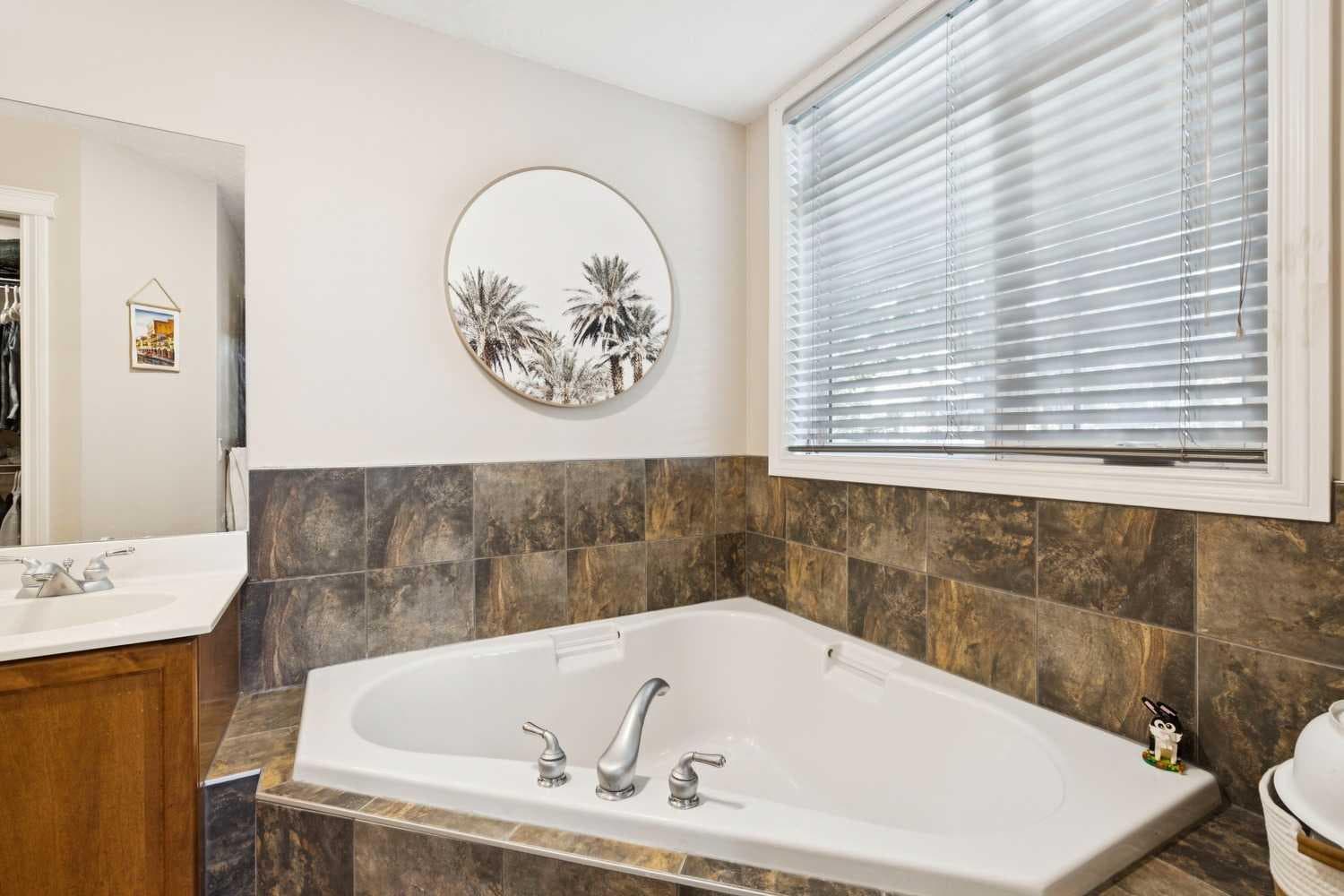 303, 10 Hemlock Crescent SW