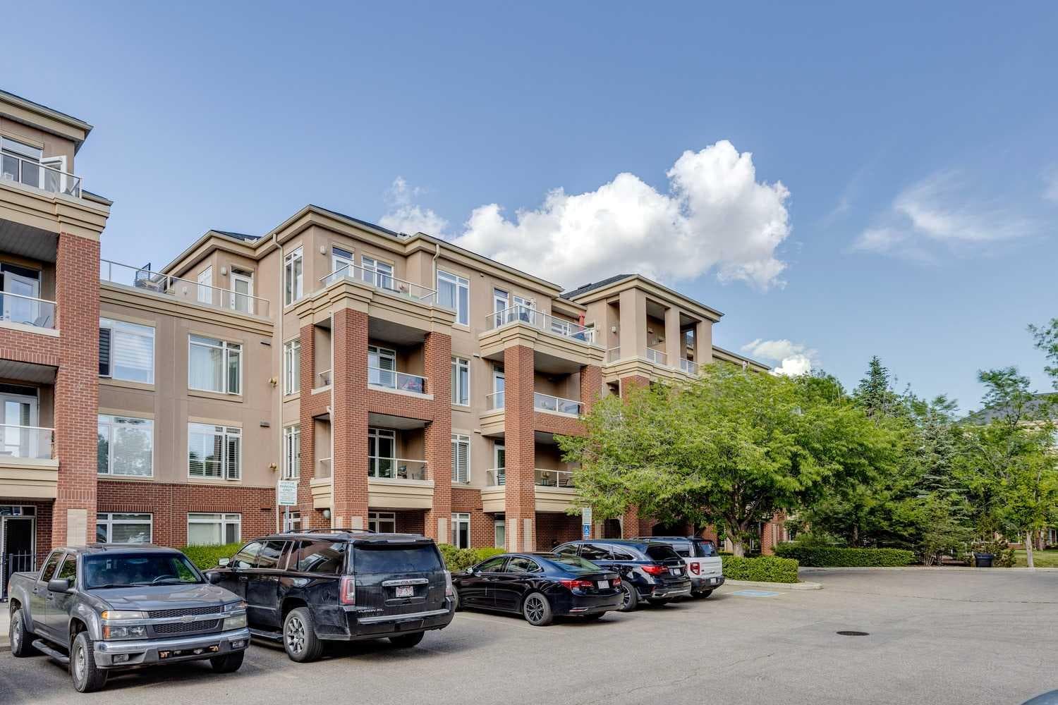 303, 10 Hemlock Crescent SW