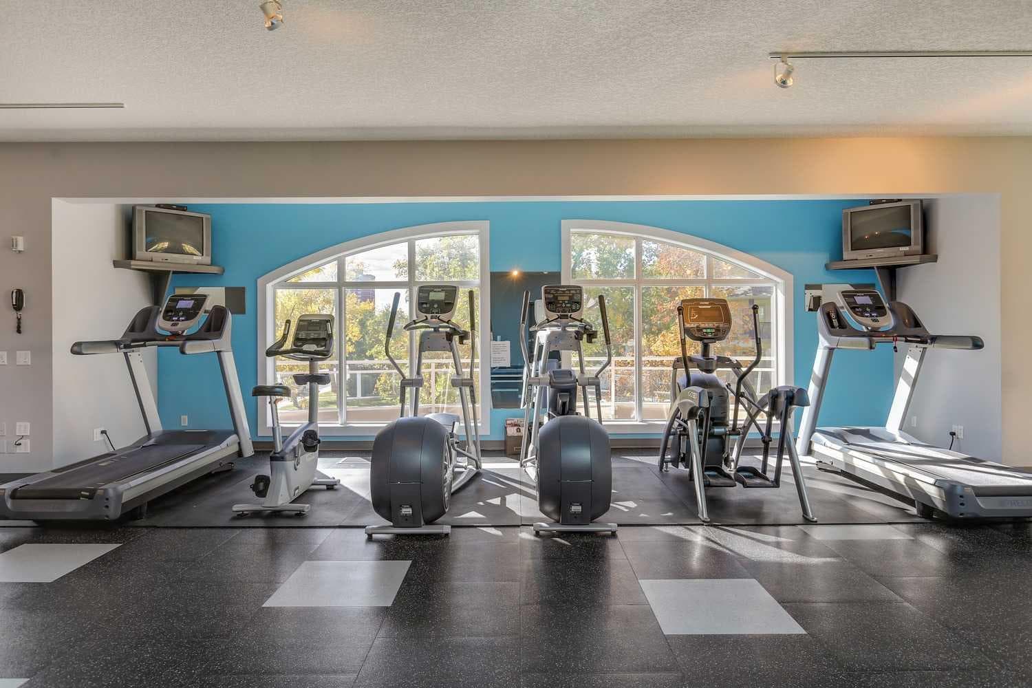 303, 10 Hemlock Crescent SW