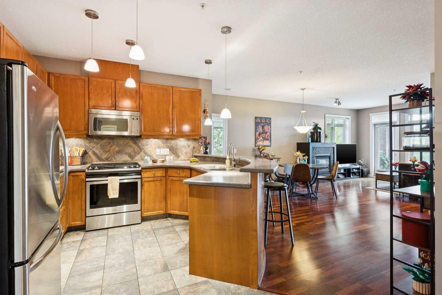 303, 10 Hemlock Crescent SW