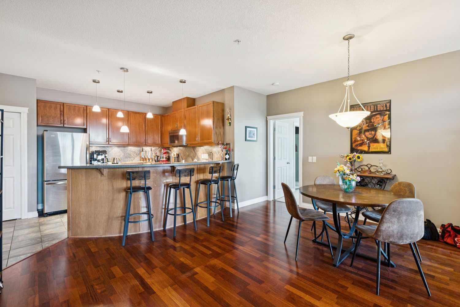 303, 10 Hemlock Crescent SW