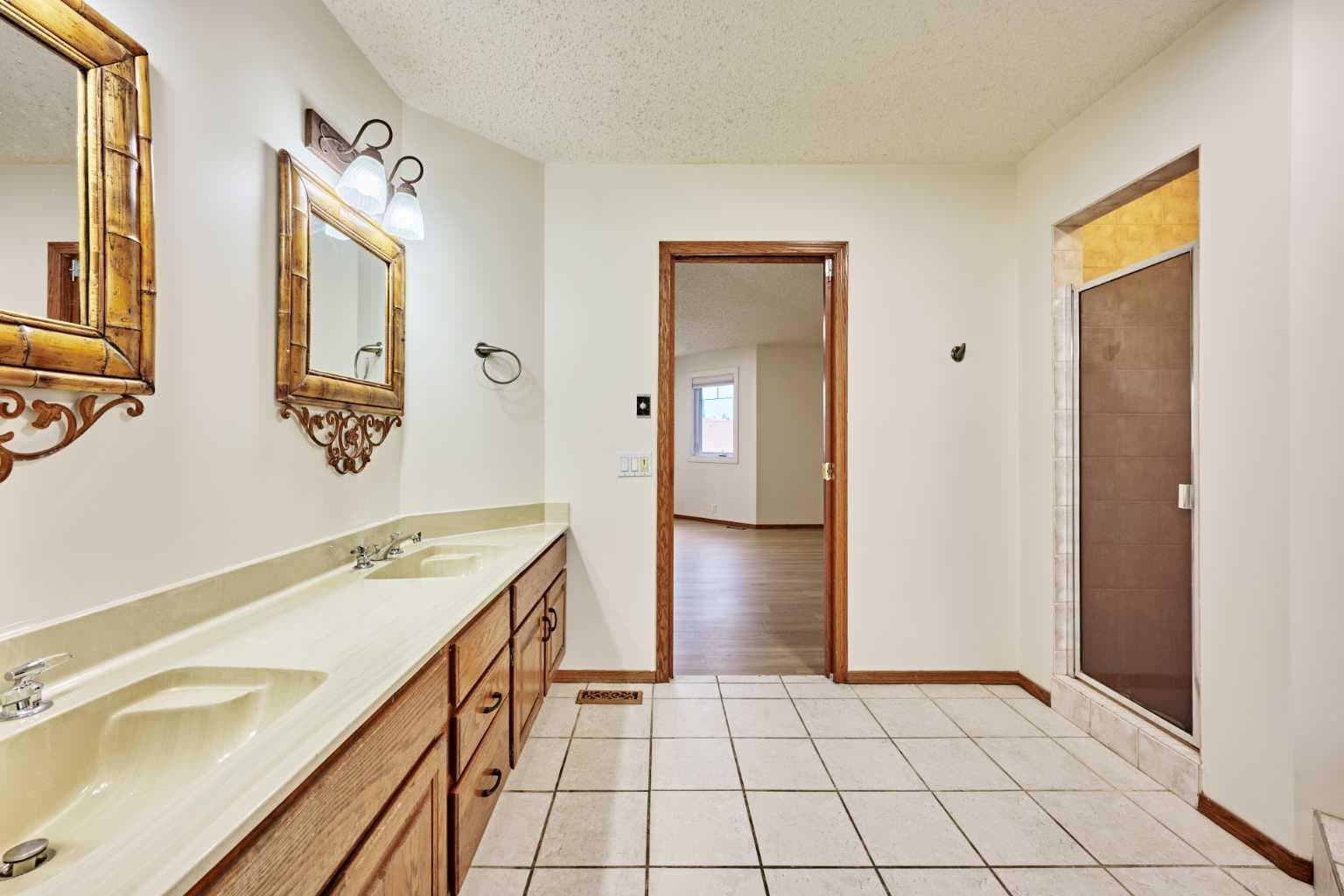 7 Suncastle Crescent SE