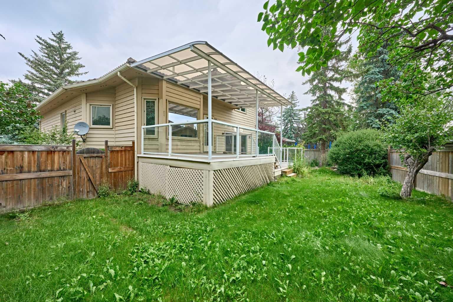 7 Suncastle Crescent SE