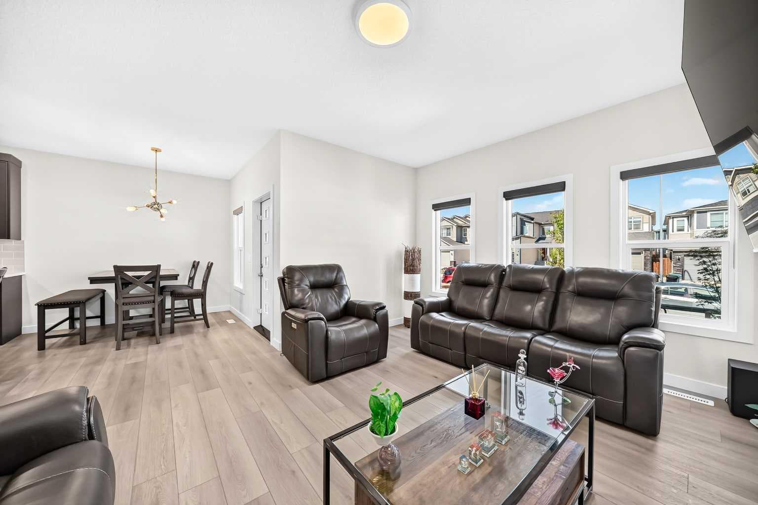 27 Belvedere Point SE