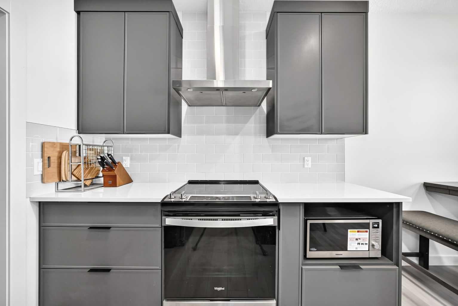 27 Belvedere Point SE