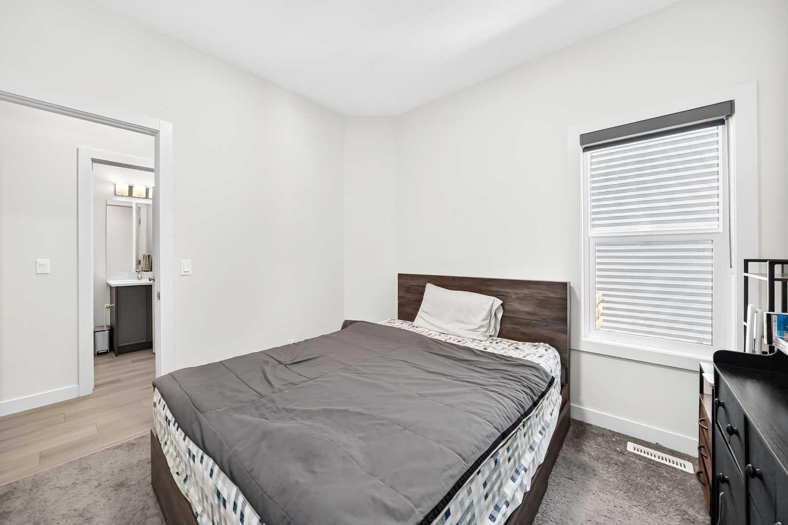27 Belvedere Point SE