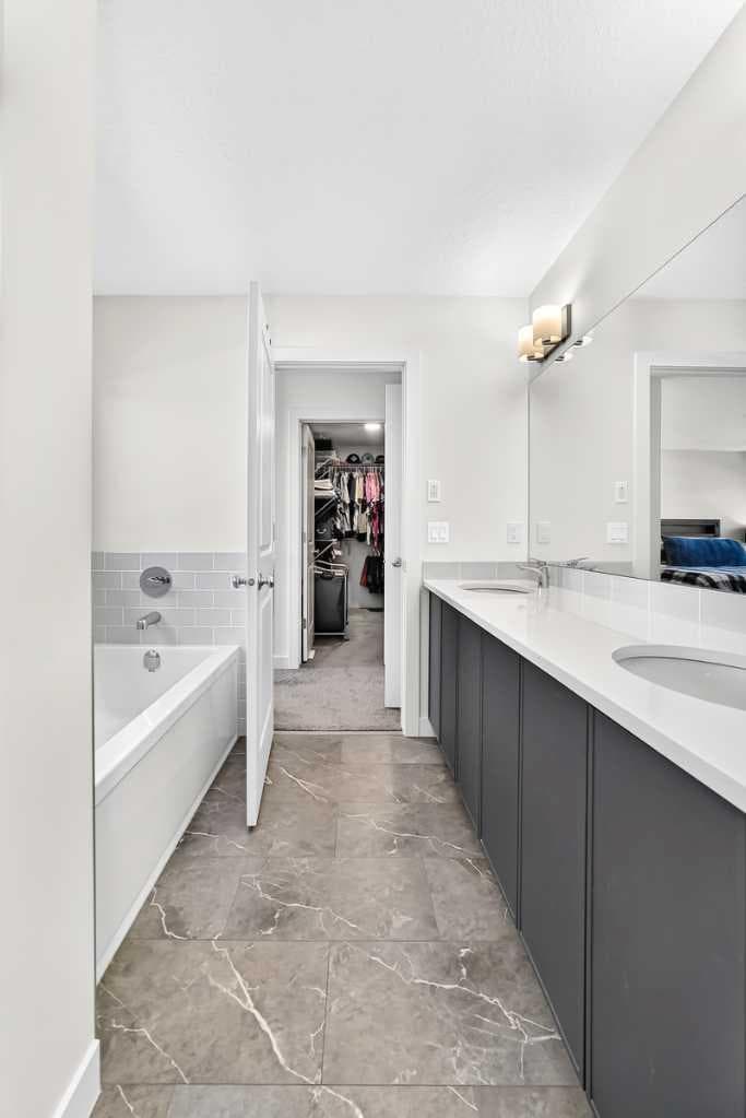 27 Belvedere Point SE