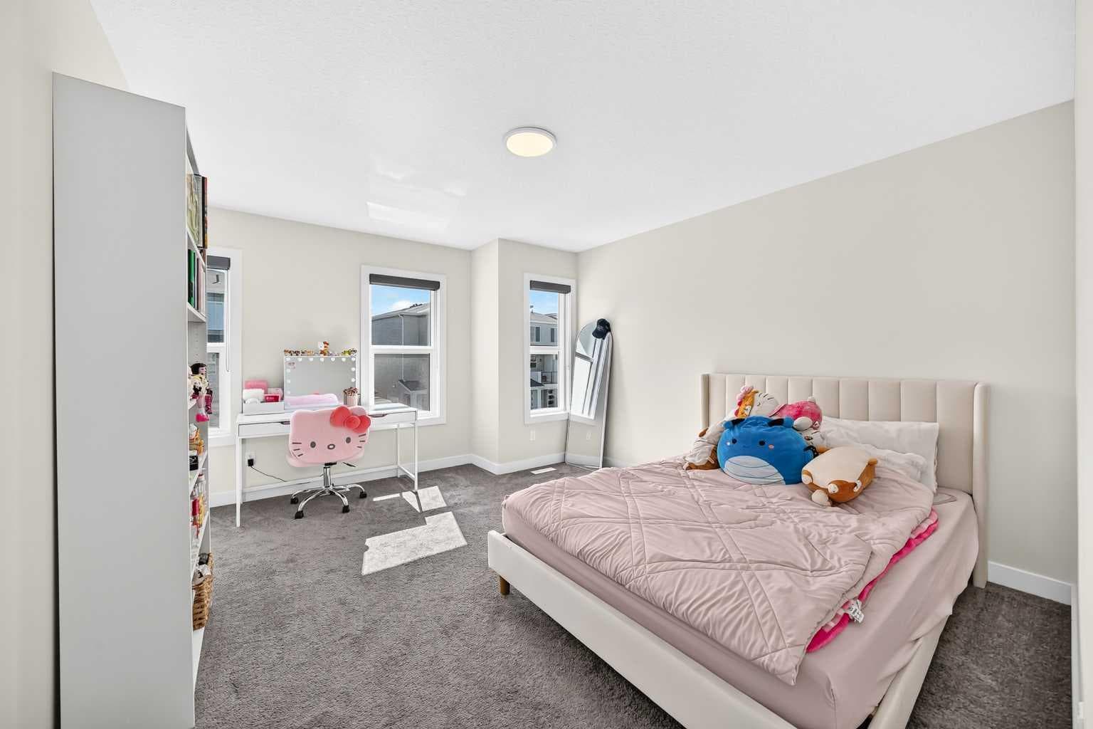 27 Belvedere Point SE