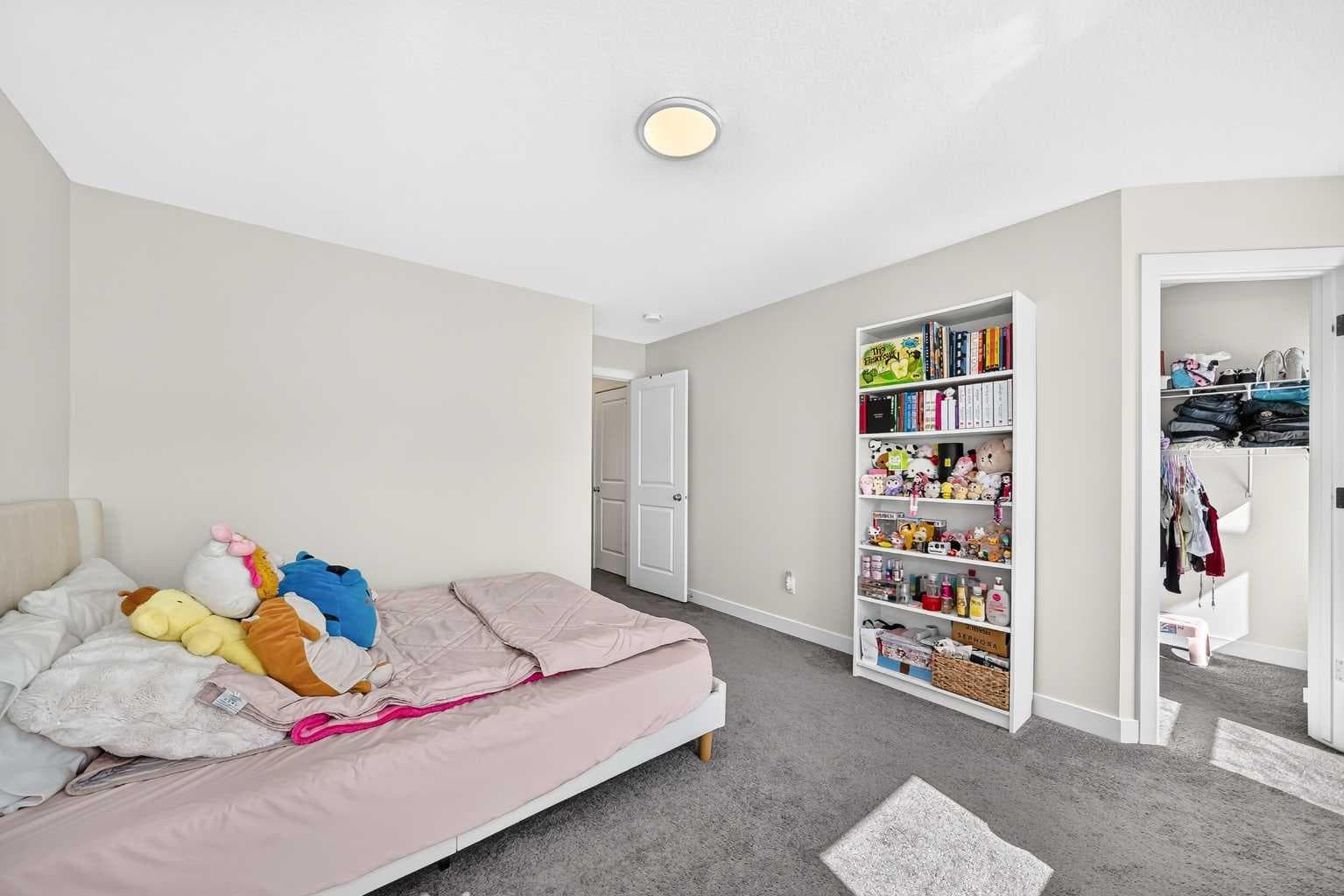 27 Belvedere Point SE