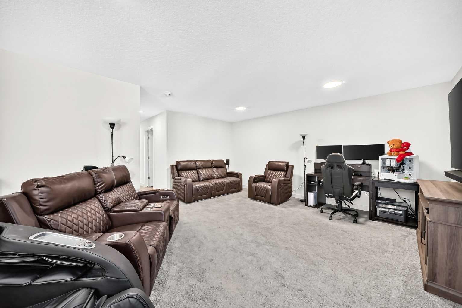 27 Belvedere Point SE