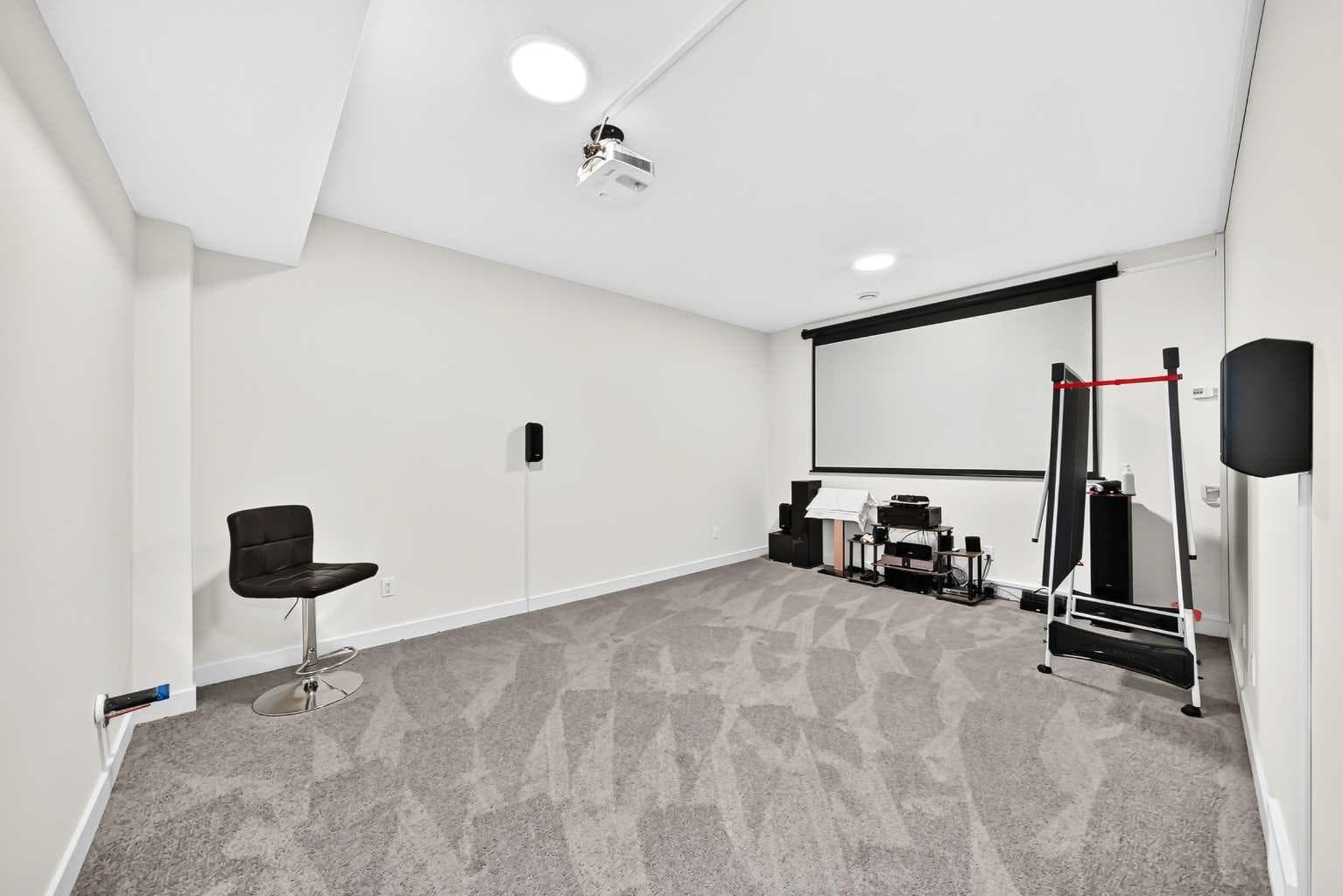 27 Belvedere Point SE