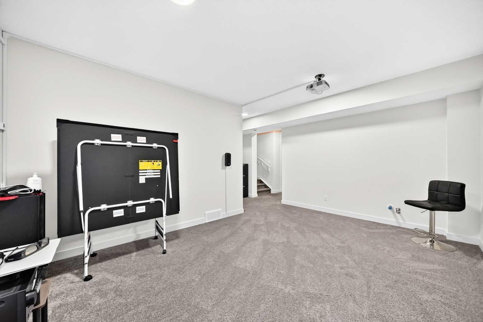 27 Belvedere Point SE