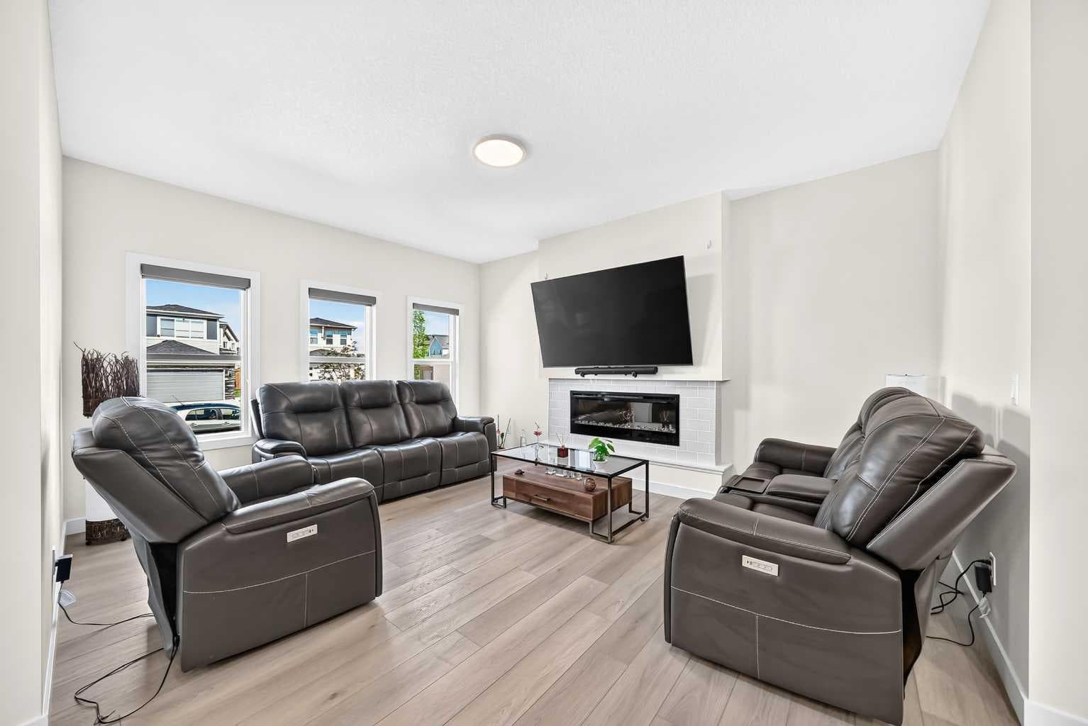 27 Belvedere Point SE