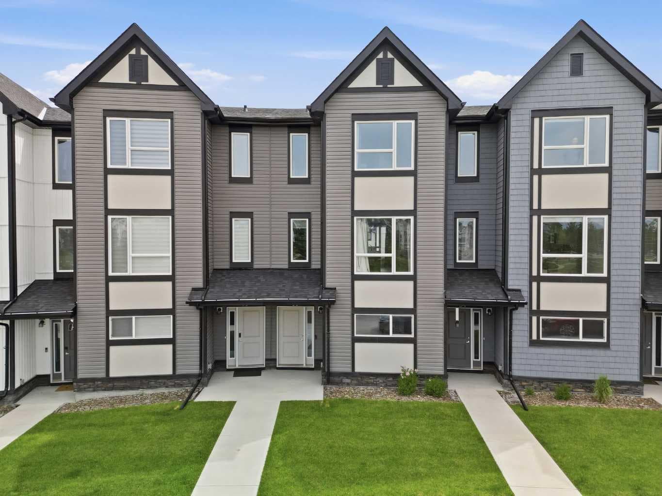56 Evanscrest Manor NW