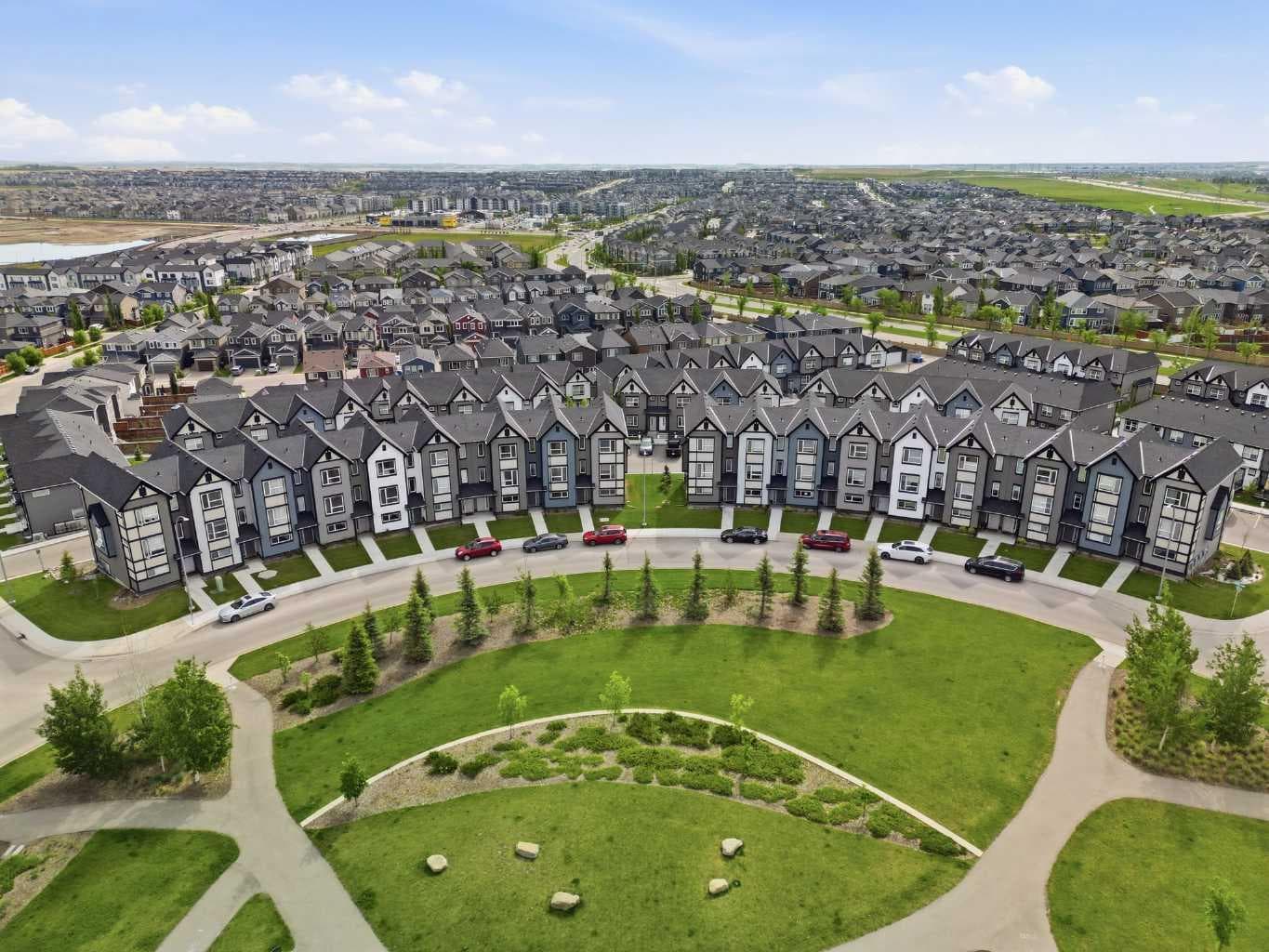 56 Evanscrest Manor NW