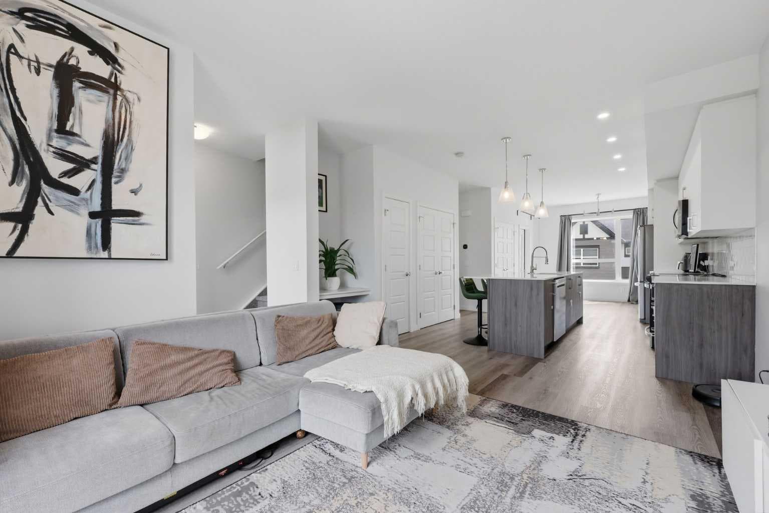 56 Evanscrest Manor NW