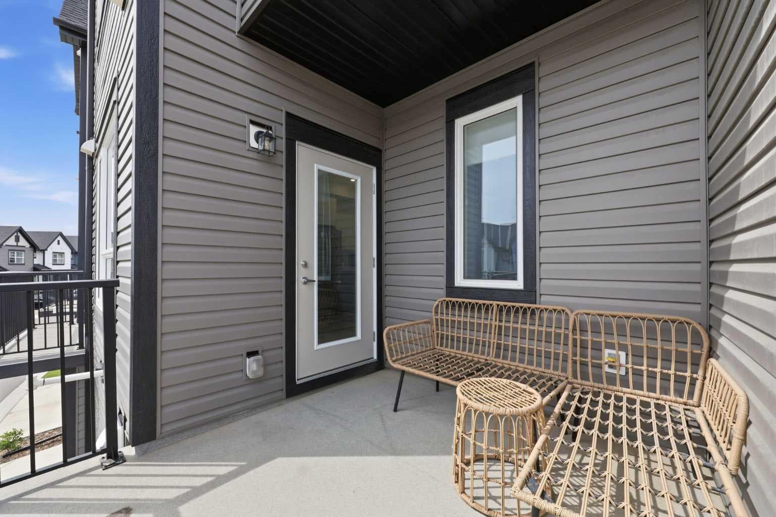 56 Evanscrest Manor NW