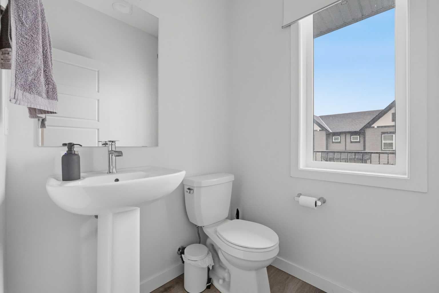 56 Evanscrest Manor NW