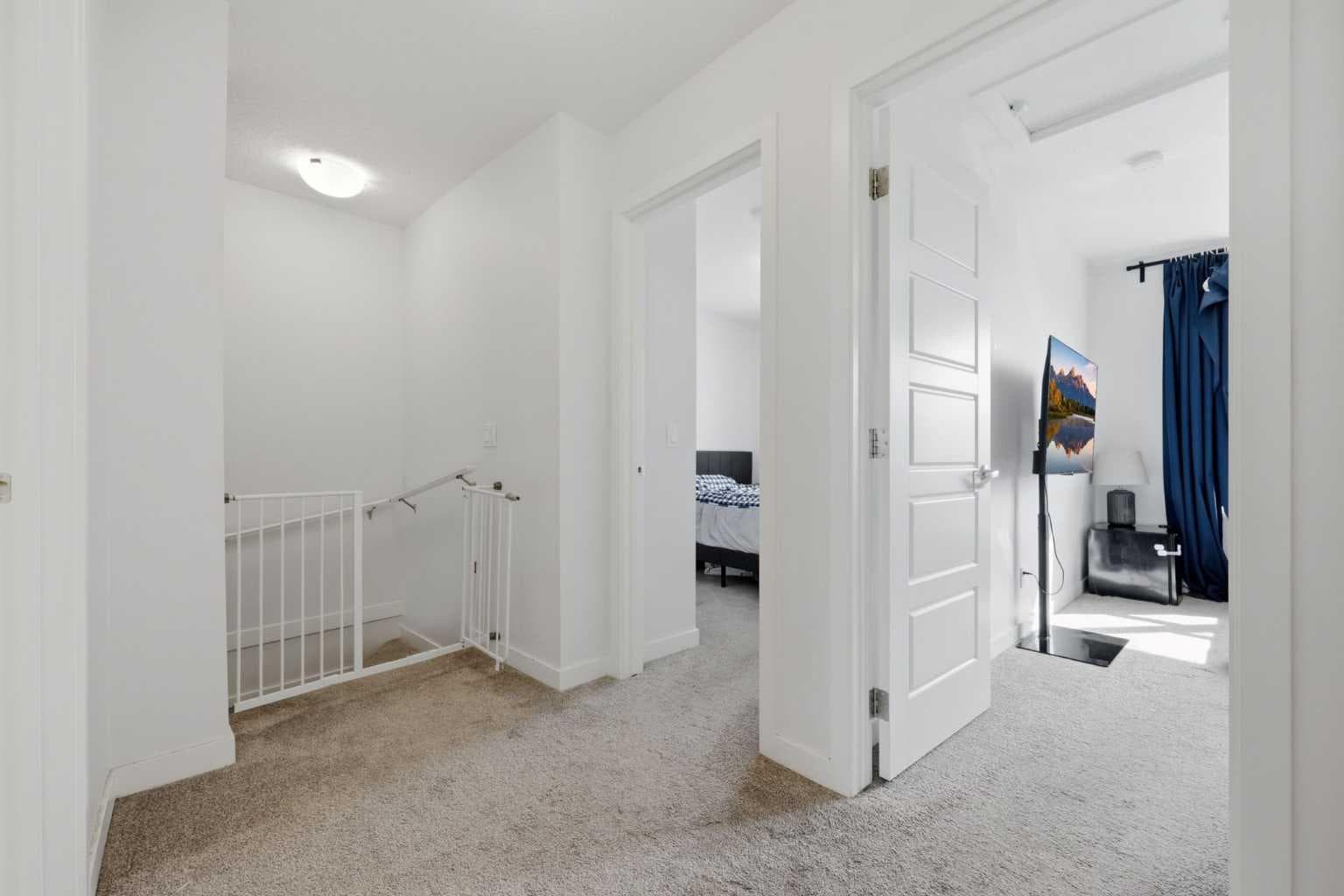 56 Evanscrest Manor NW