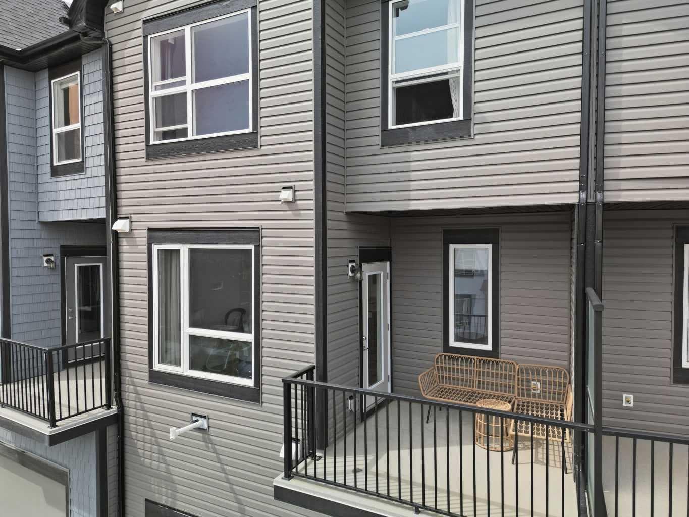 56 Evanscrest Manor NW