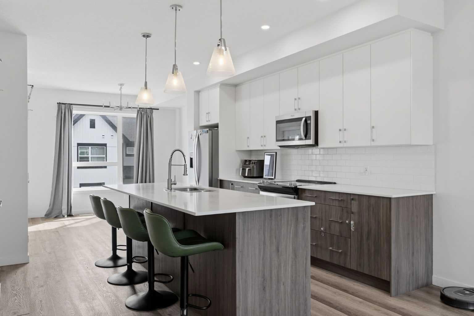 56 Evanscrest Manor NW