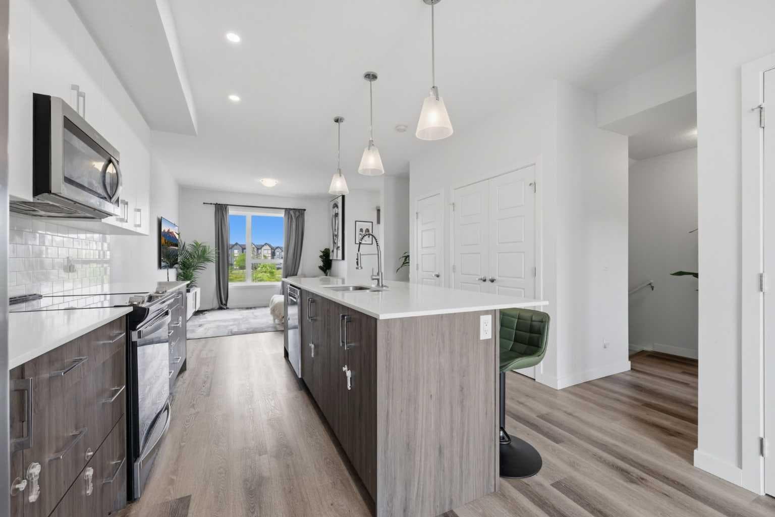56 Evanscrest Manor NW
