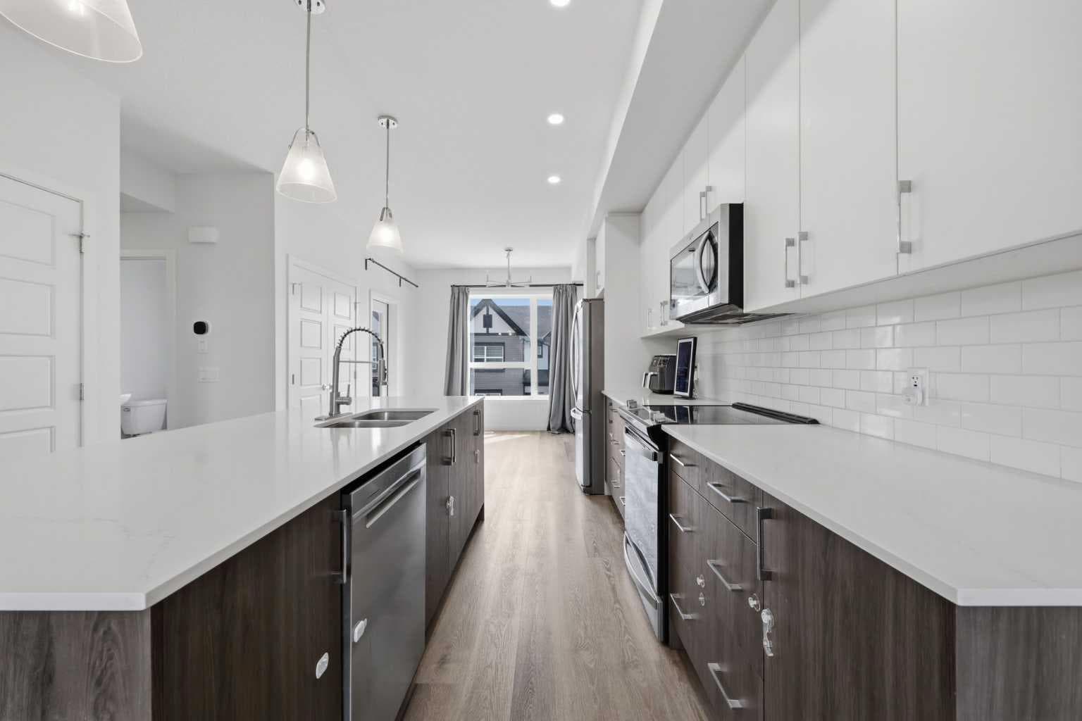 56 Evanscrest Manor NW