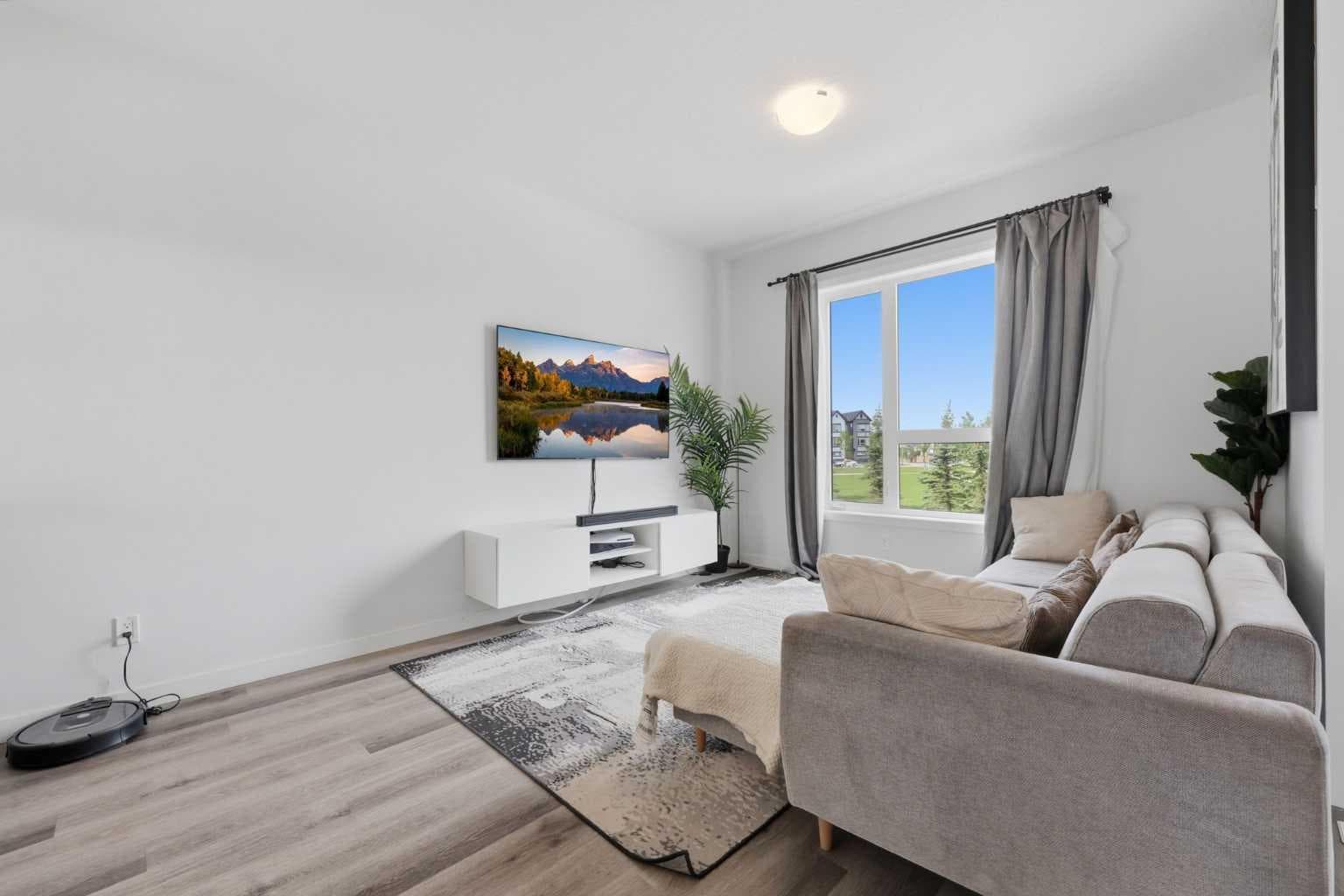 56 Evanscrest Manor NW