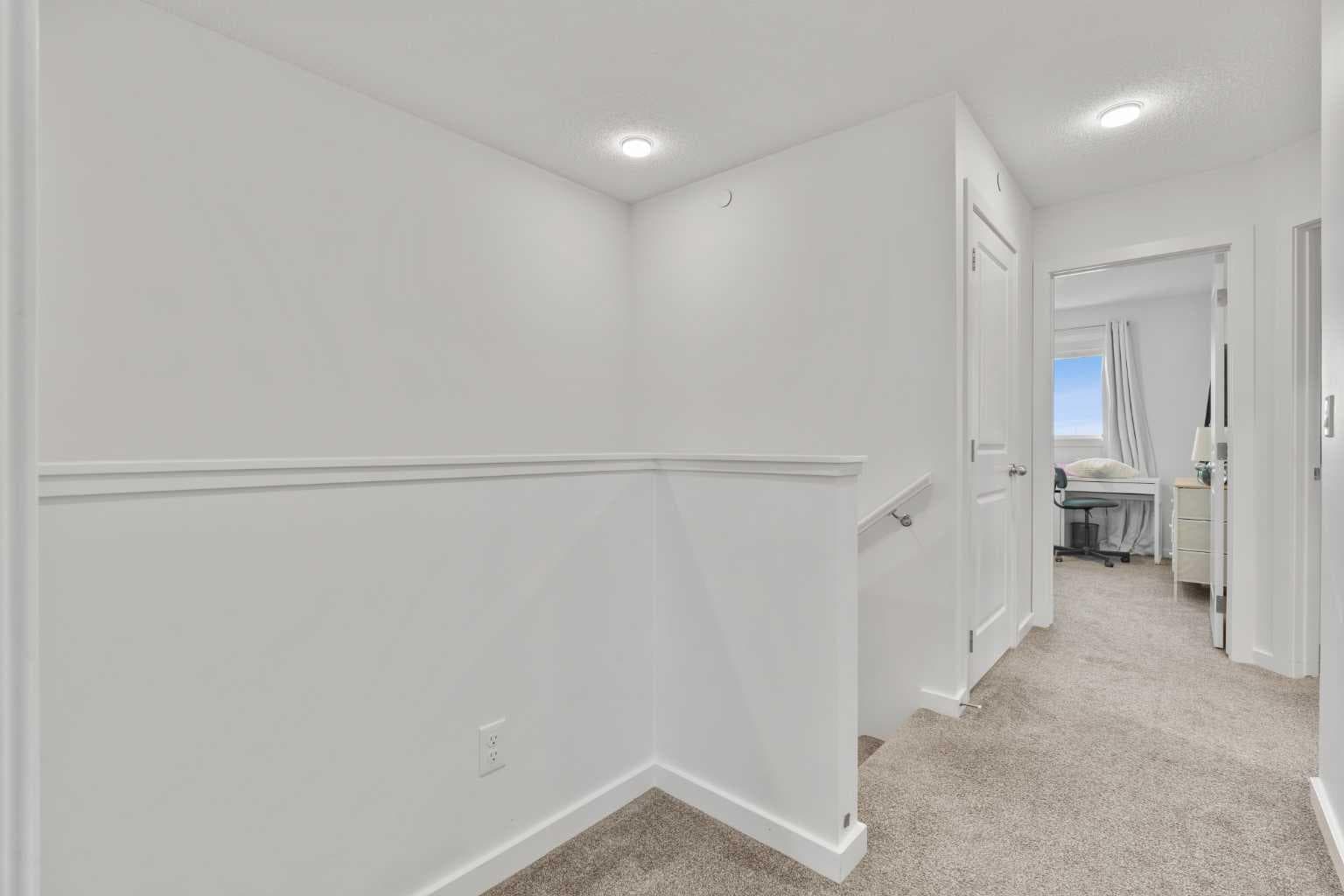 228 Livingston View NE