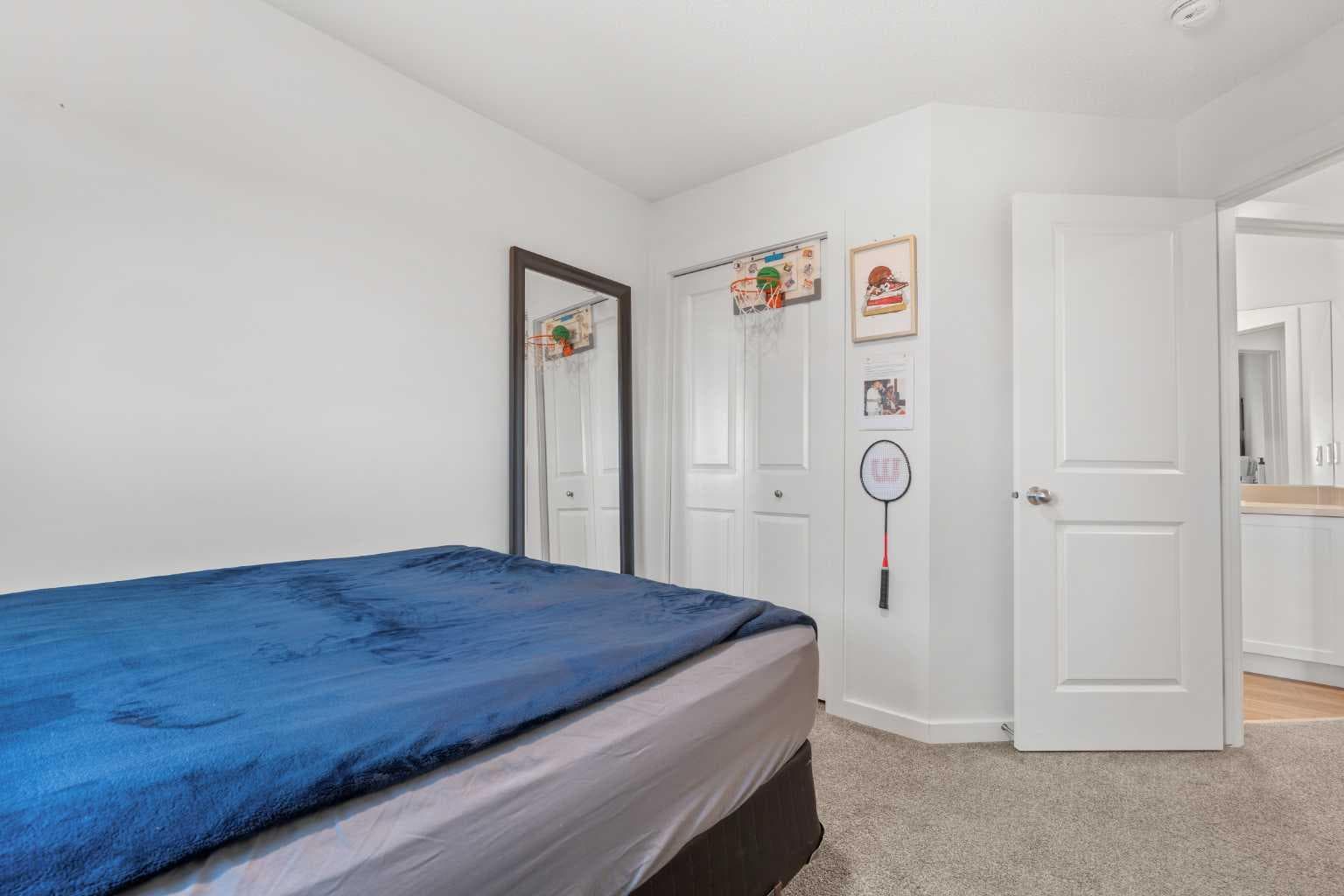 228 Livingston View NE