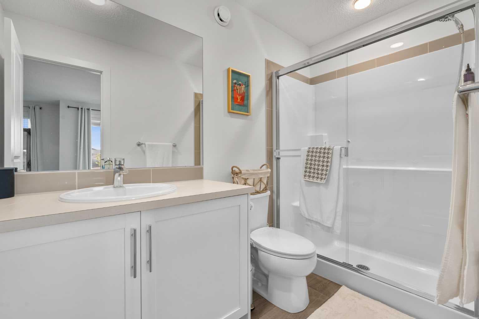 228 Livingston View NE