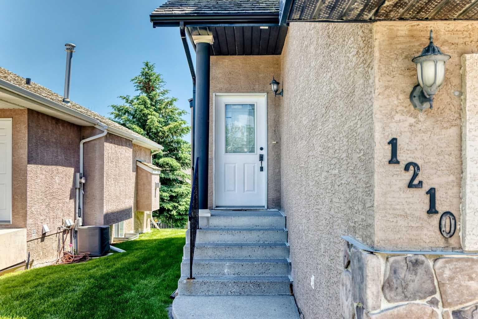 1210 Harvest Hills Drive NE
