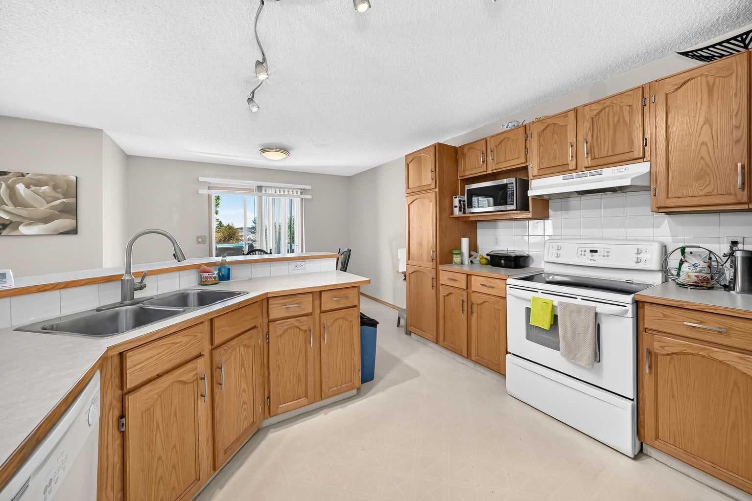 1210 Harvest Hills Drive NE