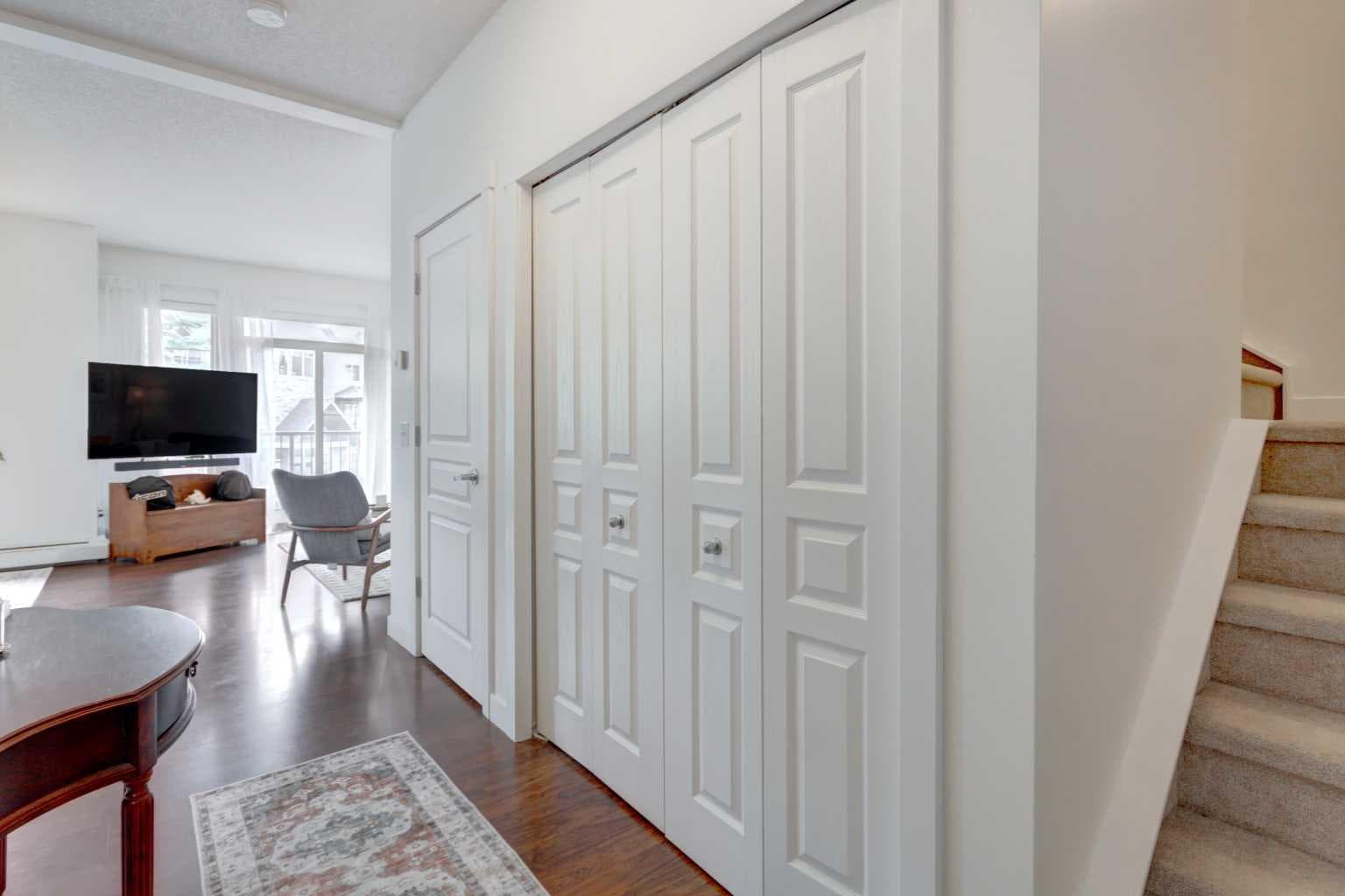 1222, 211 Aspen Stone Boulevard SW