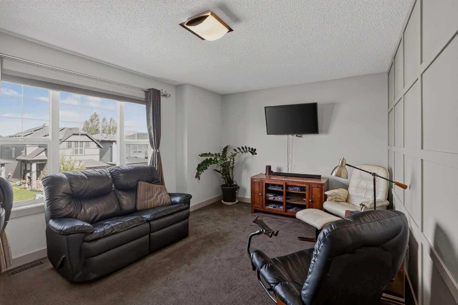 166 Hillcrest Circle SW