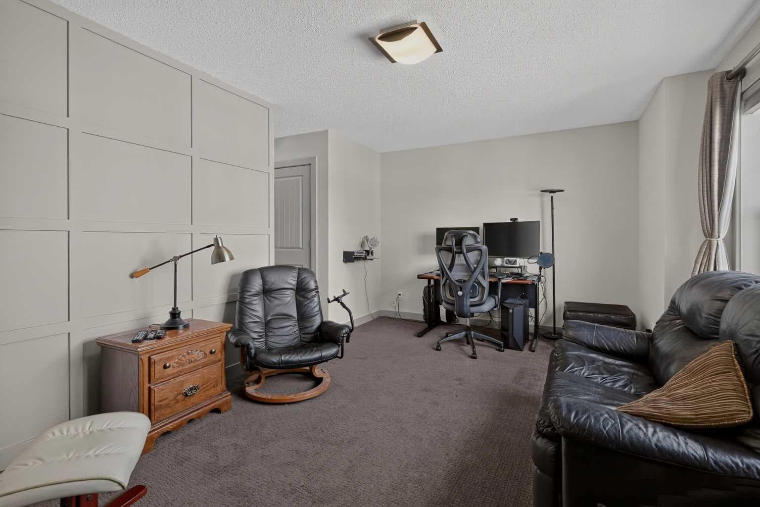 166 Hillcrest Circle SW