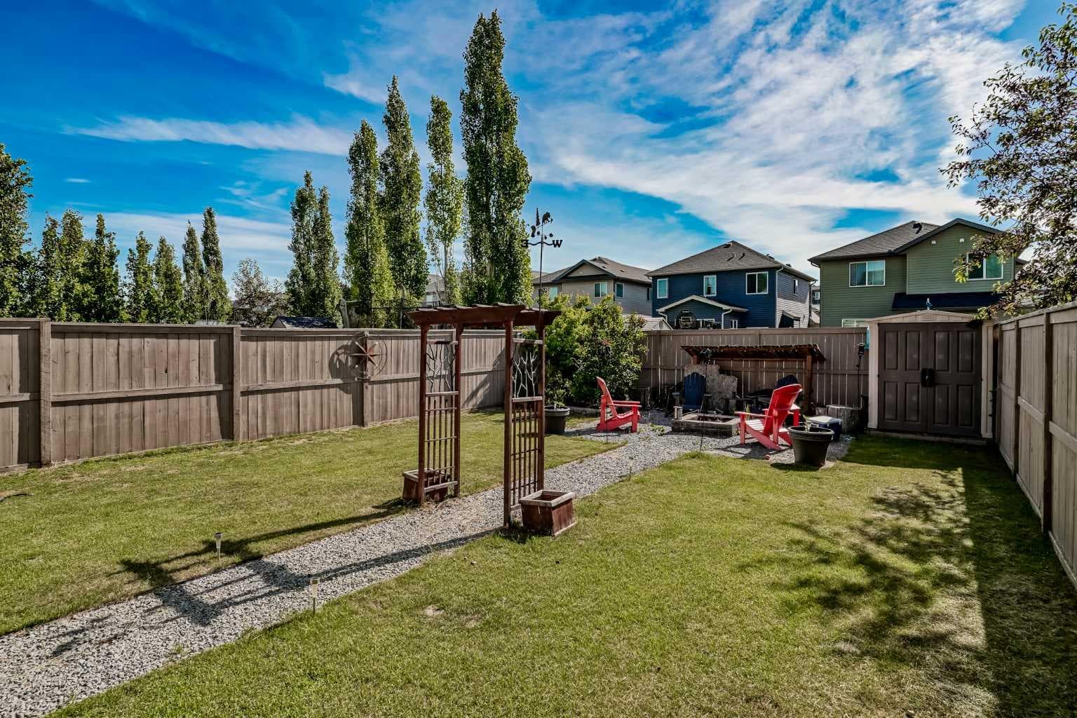 166 Hillcrest Circle SW