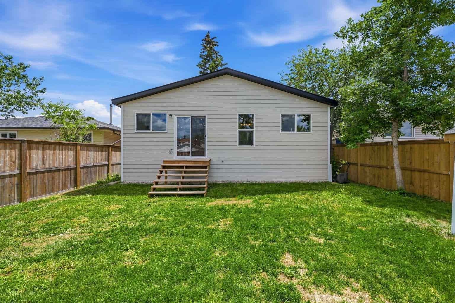 131 Fallswater Road NE