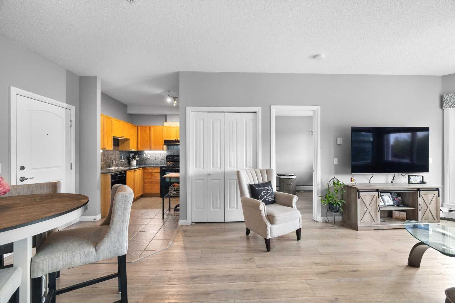220, 8 Prestwick Pond Terrace SE