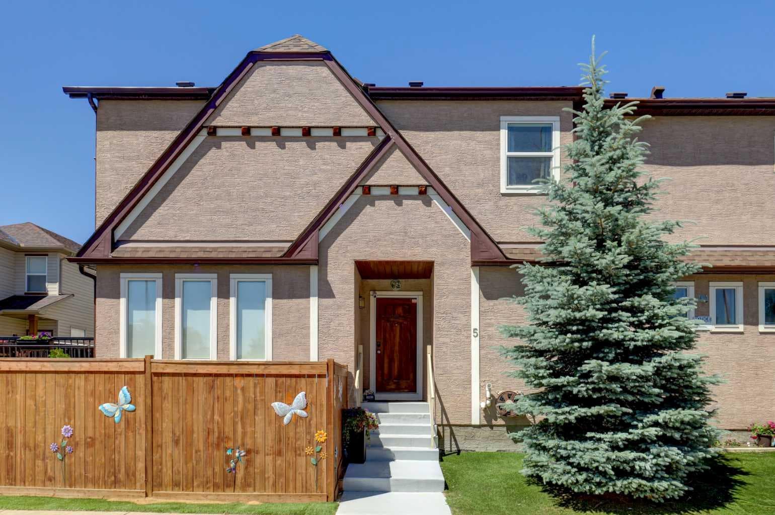 5 Covecreek Mews NE