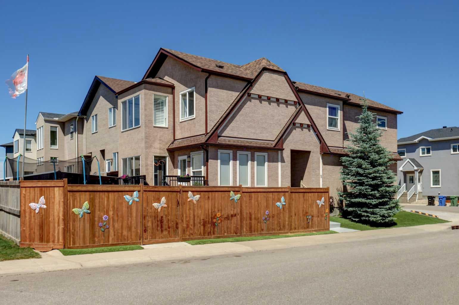 5 Covecreek Mews NE