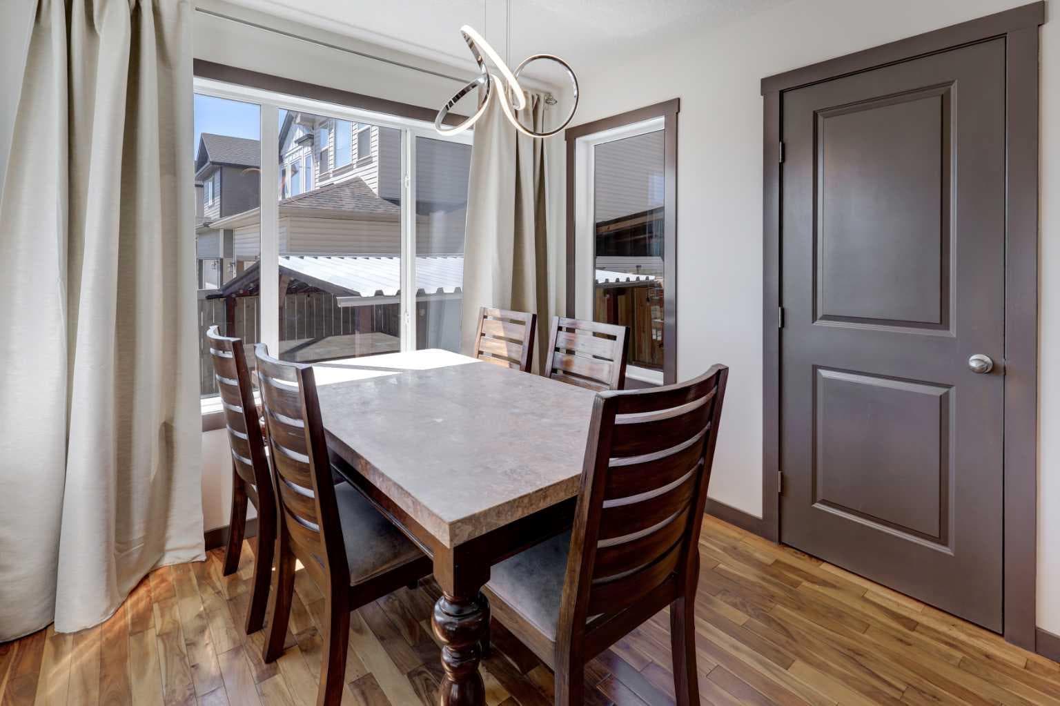 5 Covecreek Mews NE